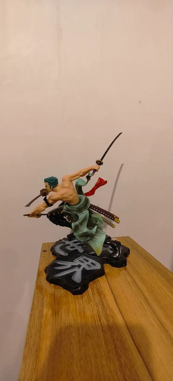 فیگور زورو سه‌شمشیری - تصویر 1