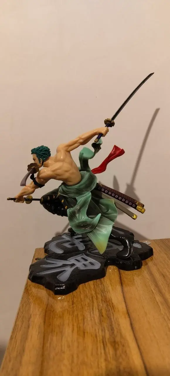 فیگور زورو سه‌شمشیری - تصویر کوچک 3